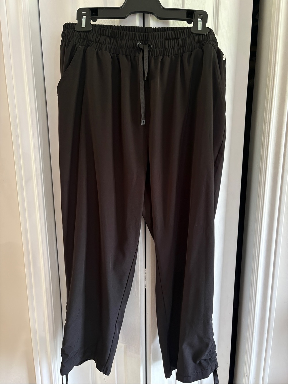 Women's Black Drawstring Casual Capris